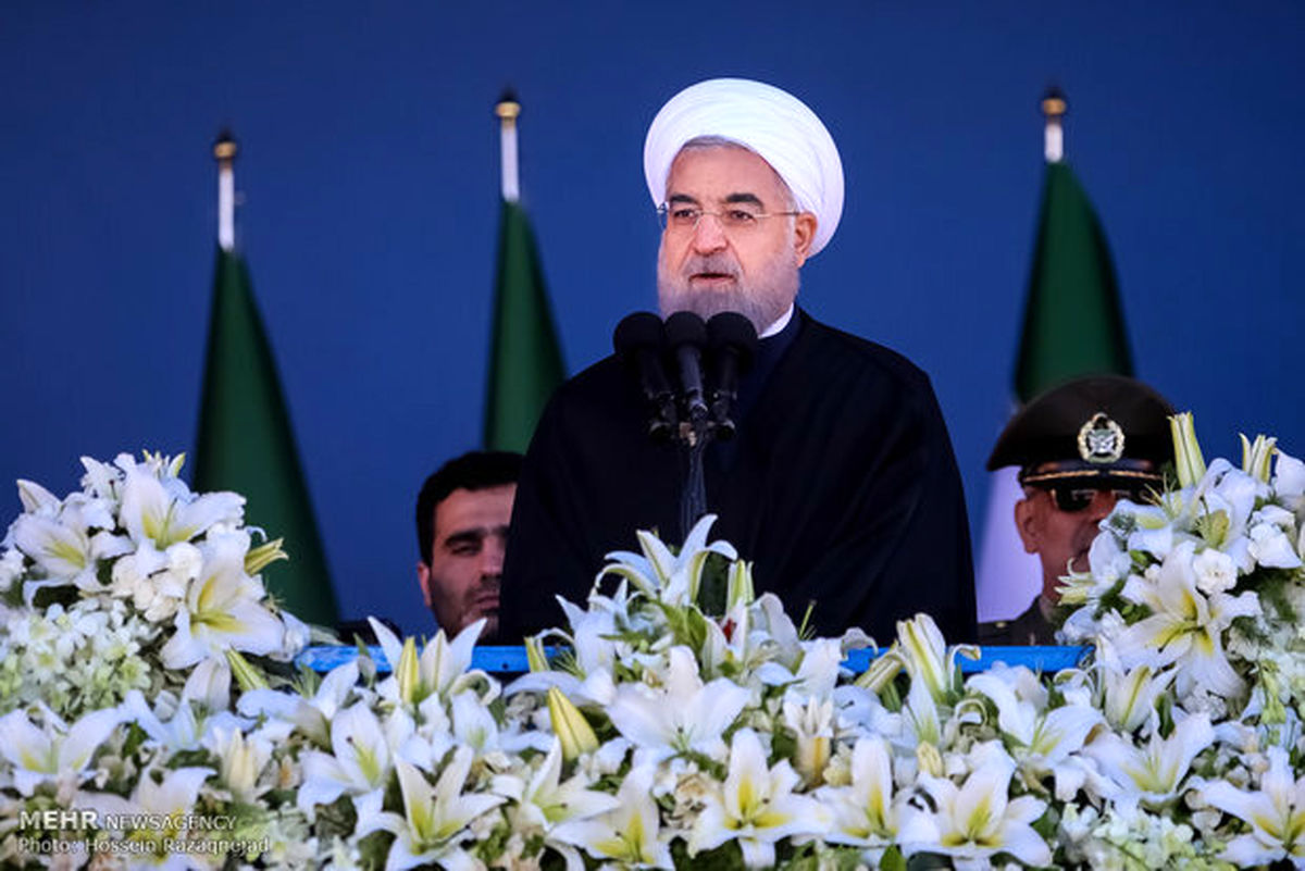 روحانی: ارتش نقش بسیار ارزشمندی در پیروزی انقلاب اسلامی داشت