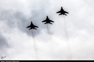 پرواز جنگنده‌های نهاجا در آسمان تهران