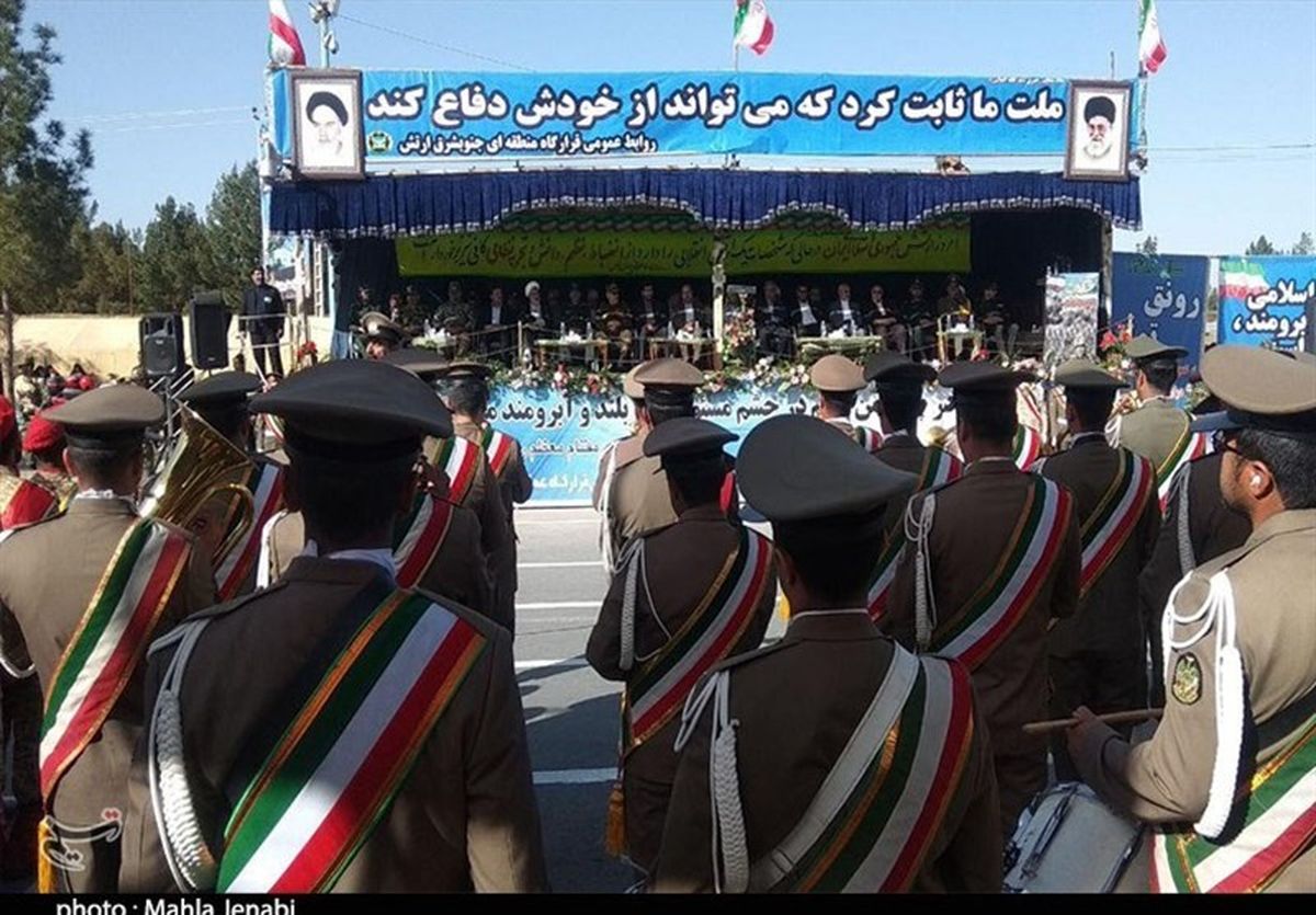 مراسم رژه روز ارتش در کرمان آغاز شد