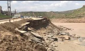 سیل در افرینه، مدرسه‌ها را هدف گرفته/ چند روز گذشته و رودخانه همچنان گلی است