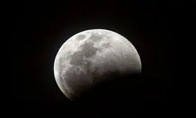 چین در حال مصادره ماه به نام خود +عکس