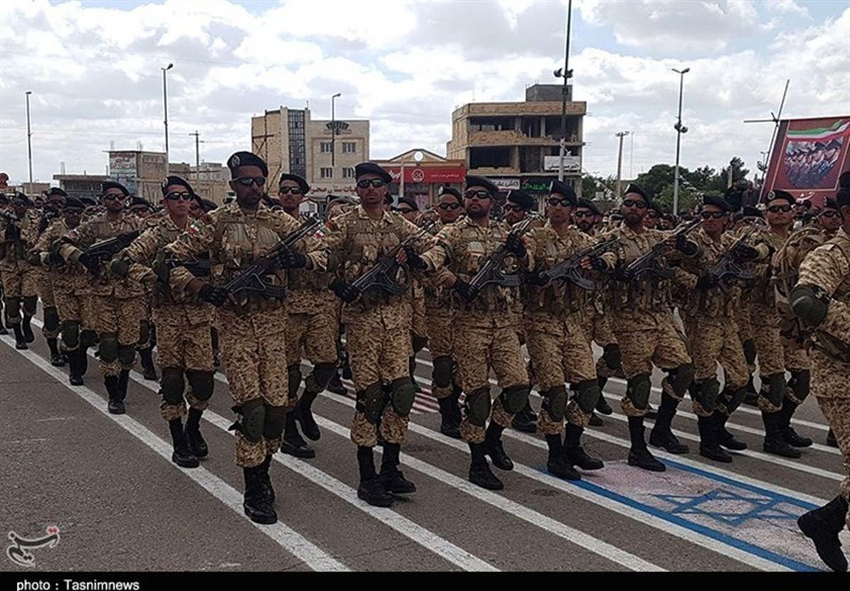 رژه یگان‌های پیاده نیروهای ۴ گانه در روز ارتش