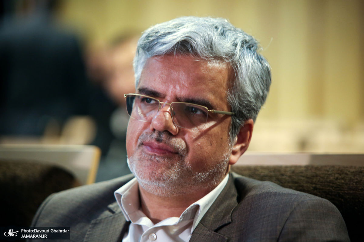 انتقاد محمود صادقی از ماندن ایران در برجام