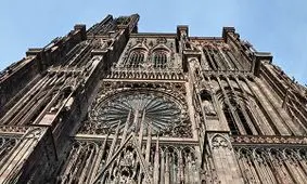 برخورد یک پهپاد با کلیسای استراسبورگ فرانسه