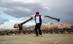 آئین کهن بیل گردانی طبق سنت ۱۰۰۰ساله در نیمور محلات برگزار شد