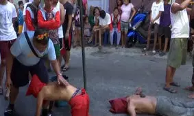 مراسم زنجیرزنی خونین کاتولیک‌های فیلیپینی در روز مصائب مسیح+ویدئو