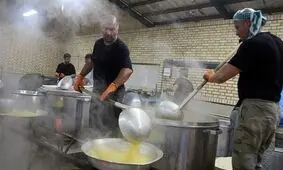 پخت روزانه بیش از ۳ هزار پرس غذا توسط موکب آران در خوزستان
