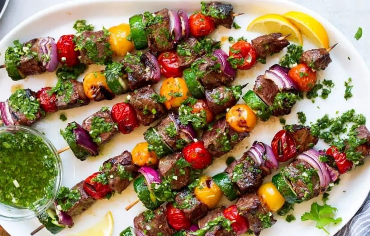 کباب استیک با سس چیمیچوری و سبزیجات رنگی + دستور تهیه