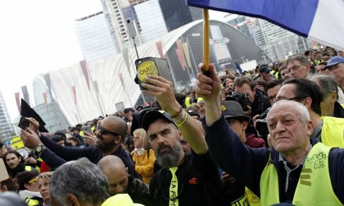 اولین تظاهرات معترضان جلیقه زرد فرانسه بعد از آتش‌سوزی کلیسای نتردام