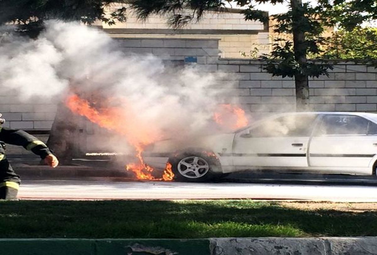 آتش سوزی پژو 405 در شهر ریوش