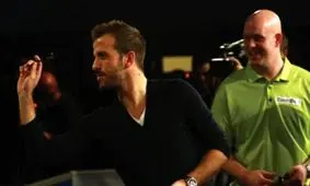 فان در فارت وارد دنیای حرفه‌ای "دارت" شد