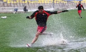 شبیه‌سازی الاهلی در زمین آب گرفته/ ناراحتی بازیکنان و تمرین اختصاصی مصلح