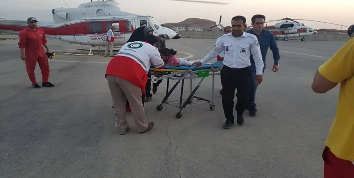انتقال یک کودک دچار سوختگی توسط بالگرد