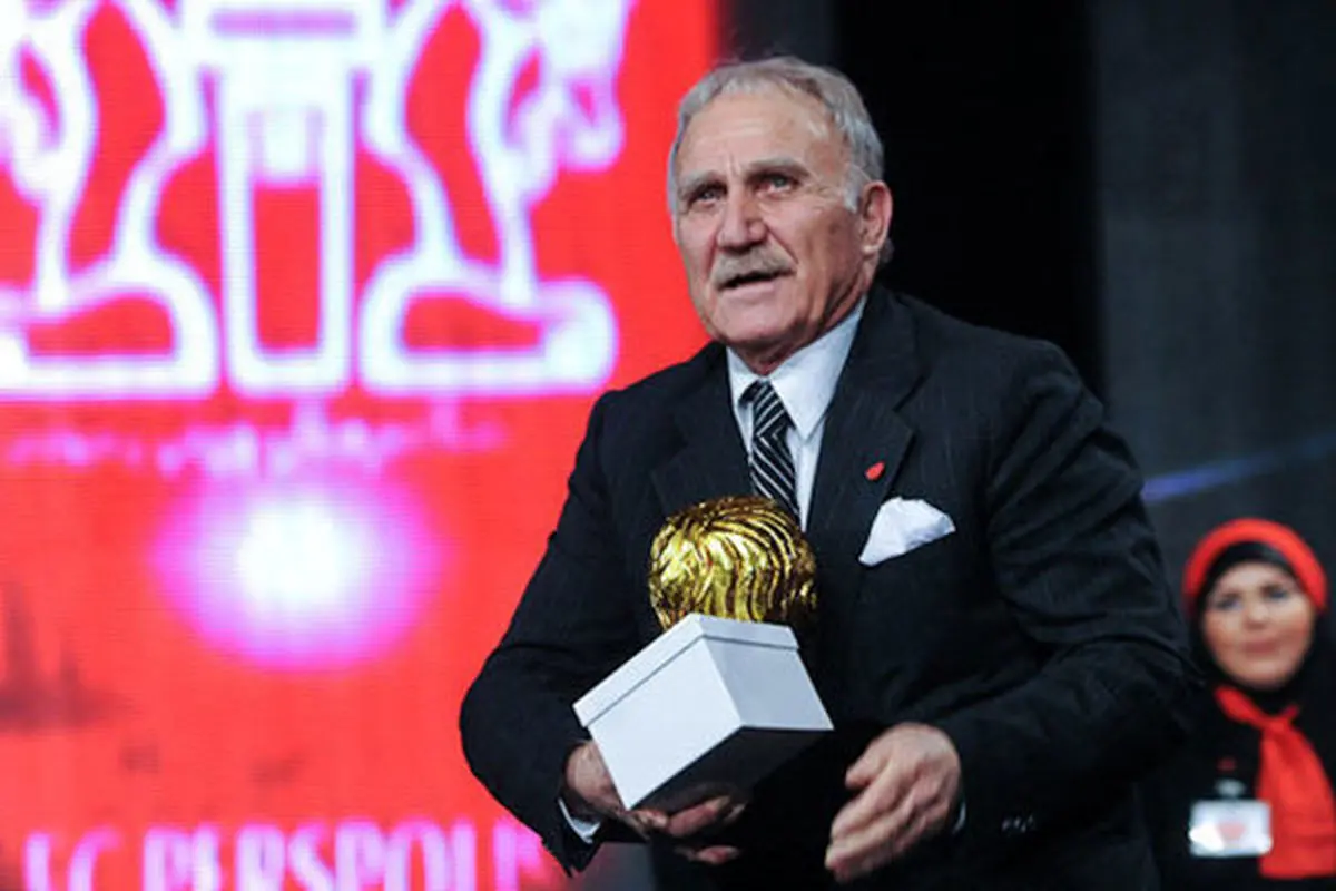 از تاج بی‌خبریم که بخواهیم سرمربی تیم ملی را انتخاب کنیم