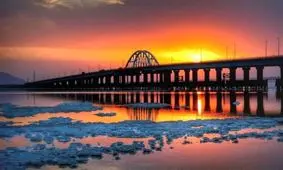 دریاچه تازه جان گرفته ارومیه همچنان در انتظار روشنایی پل میان گذر