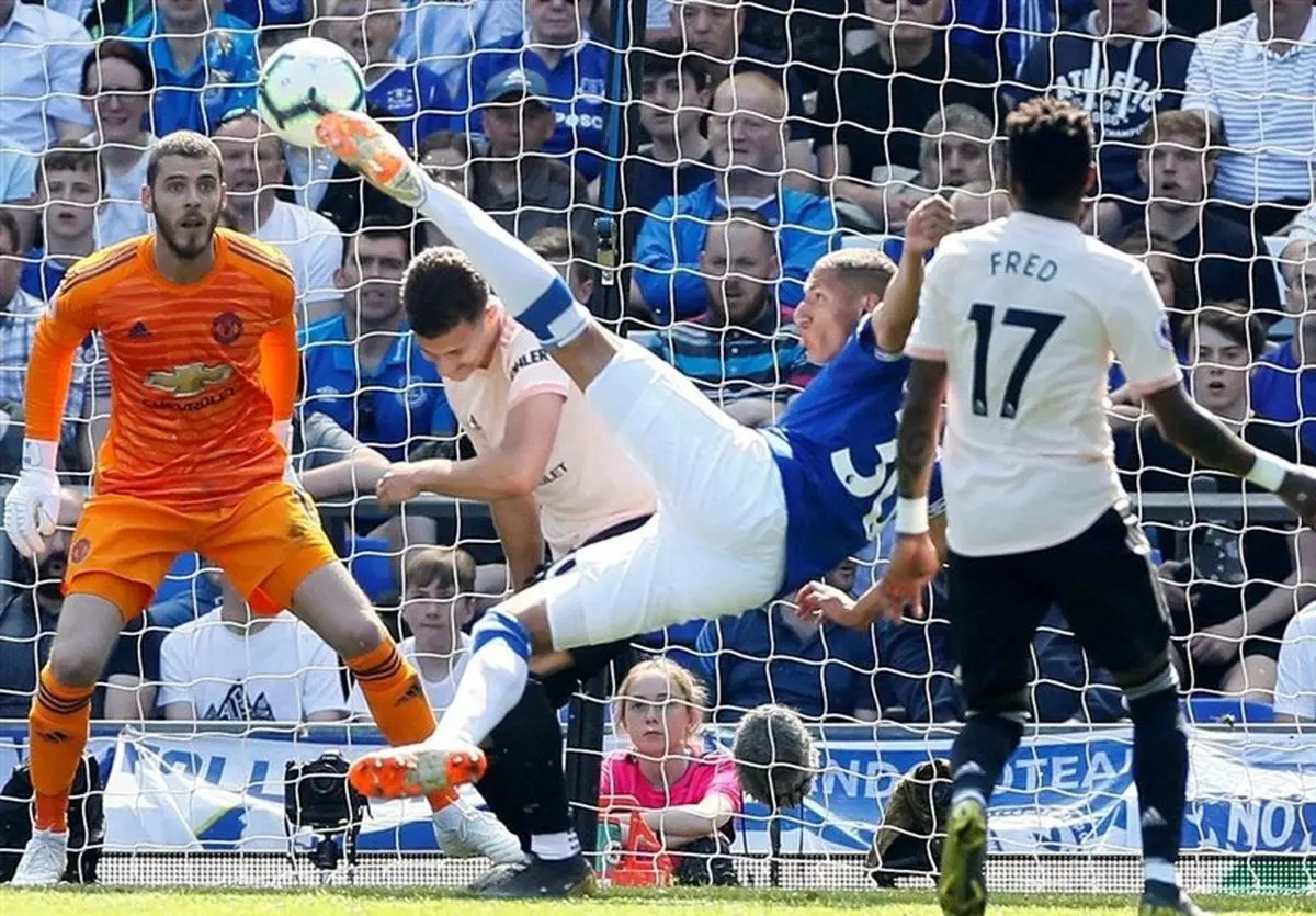 منچستریونایتد با شکستی سنگین از سهمیه لیگ قهرمانان دور شد