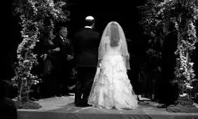 عروس غمگین می خواست با جوان غریبه خوشحالی کند!