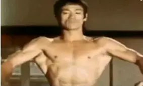 گوشه هایی از هنرنمایی بروسلی