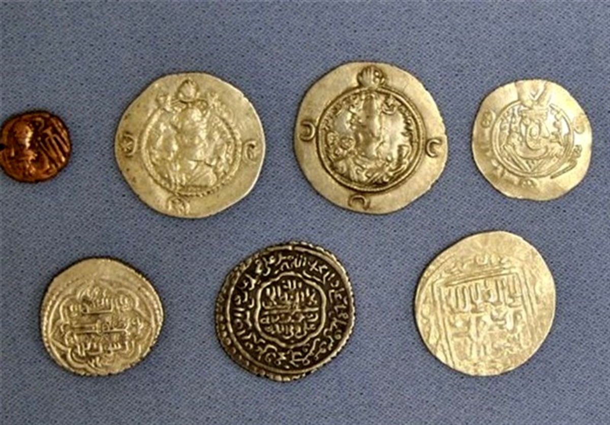 ۲۰ سکه عتیقه و باستانی در بانه کشف شد