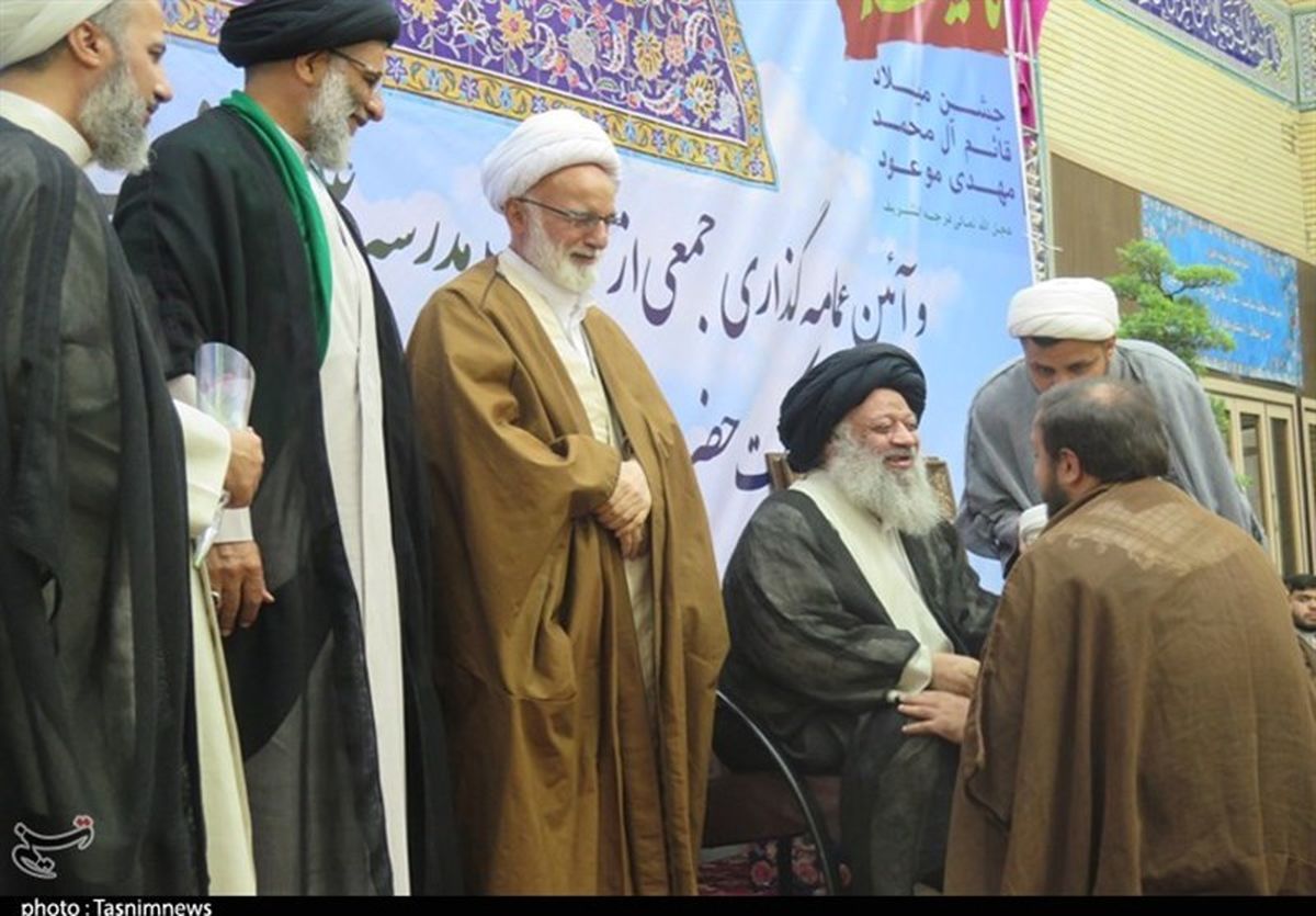 آئین عمامهگذاری ۱۴ طلبه حوزه علمیه حضرت بقیهالله(عج) در اهواز+ تصویر
