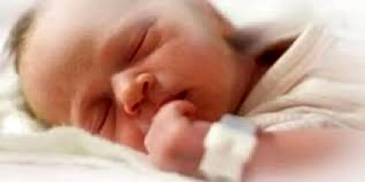 سقوط چهار طبقه‌ای نوزاد از آغوش مادر