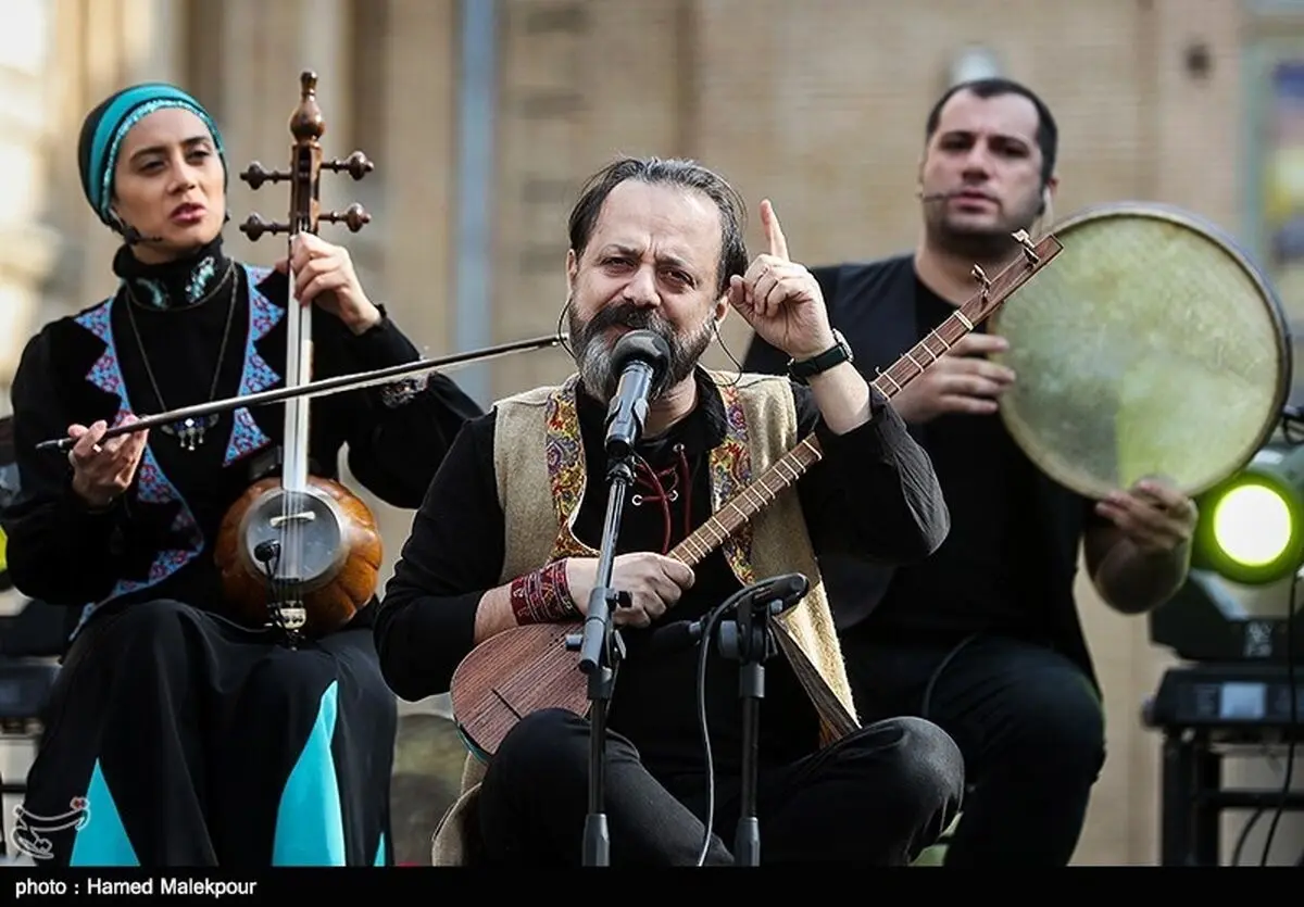 اجرای کنسرت خیریه گروه رستاک به نفع سیل‌زده‌گان در سنندج