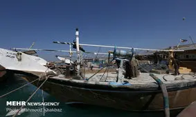 یک دستگاه لنج ماهیگیری در بابلسر دچار حریق شد