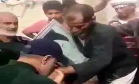 راضی کردن پیرمرد خوزستانی به ترک منزلش توسط سردار سلیمانی+فیلم