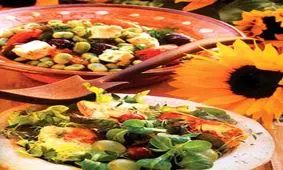 طرز تهیه سالاد باقالا و پنیر