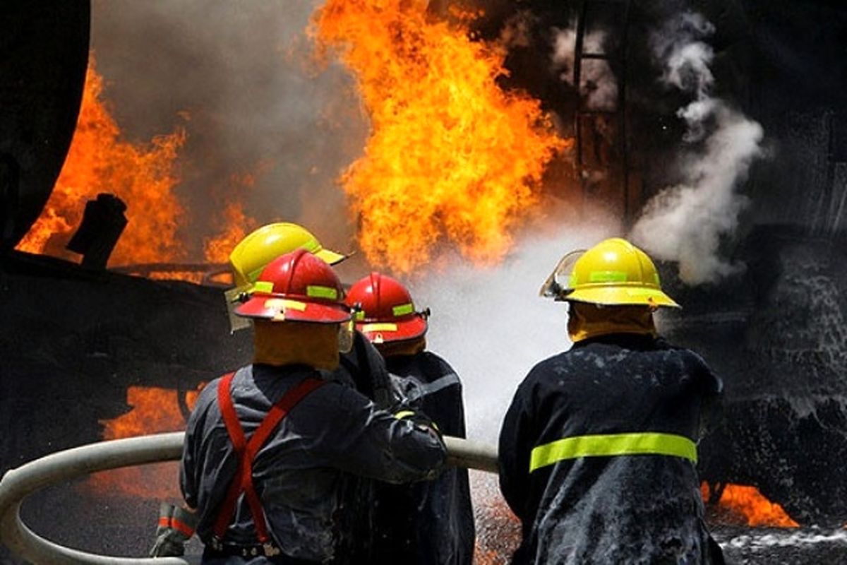 آتش سوزی در انبار ضایعات شهربنک کنگان مهار شد