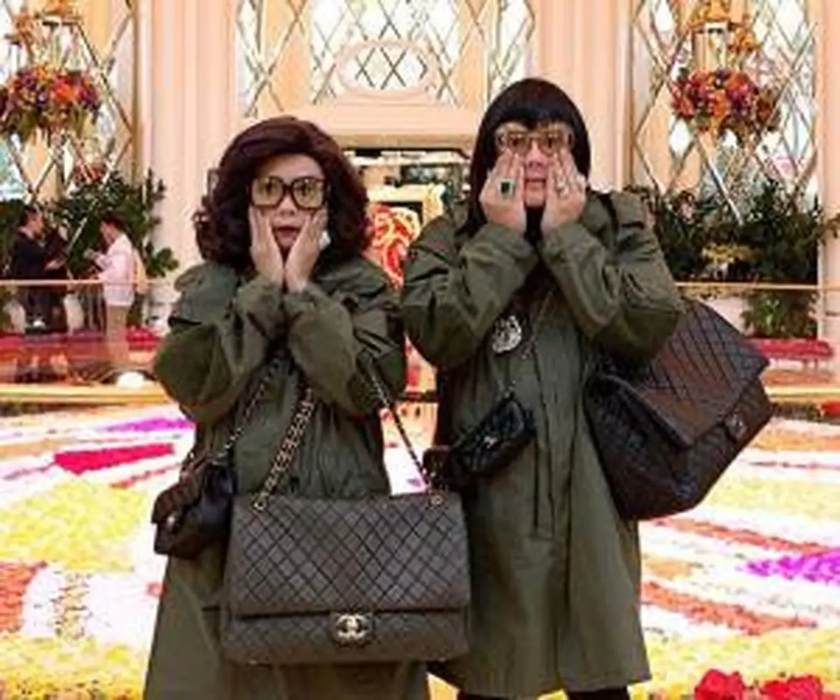 ثروتمند شدن مادر و فرزند با پوشیدن لباس ست ! + عکس