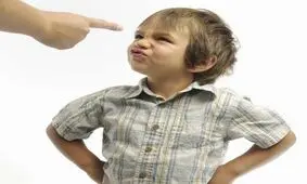 فرزند خود را در جمع دعوا نکنید!