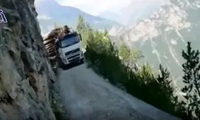 بازی با مرگ در خطرناک‌ترین جاده‌های دنیا+ فیلم