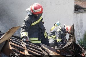 آتش سوزی یک خانه ویلایی در رشت + عکس