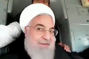 سلفی روحانی در کابین هواپیما