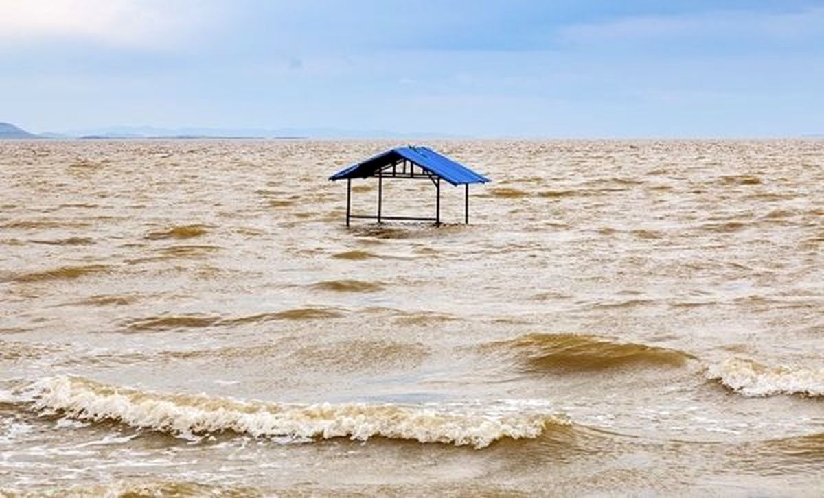 پیشروی آب دریاچه ارومیه در بندر رحمانلو