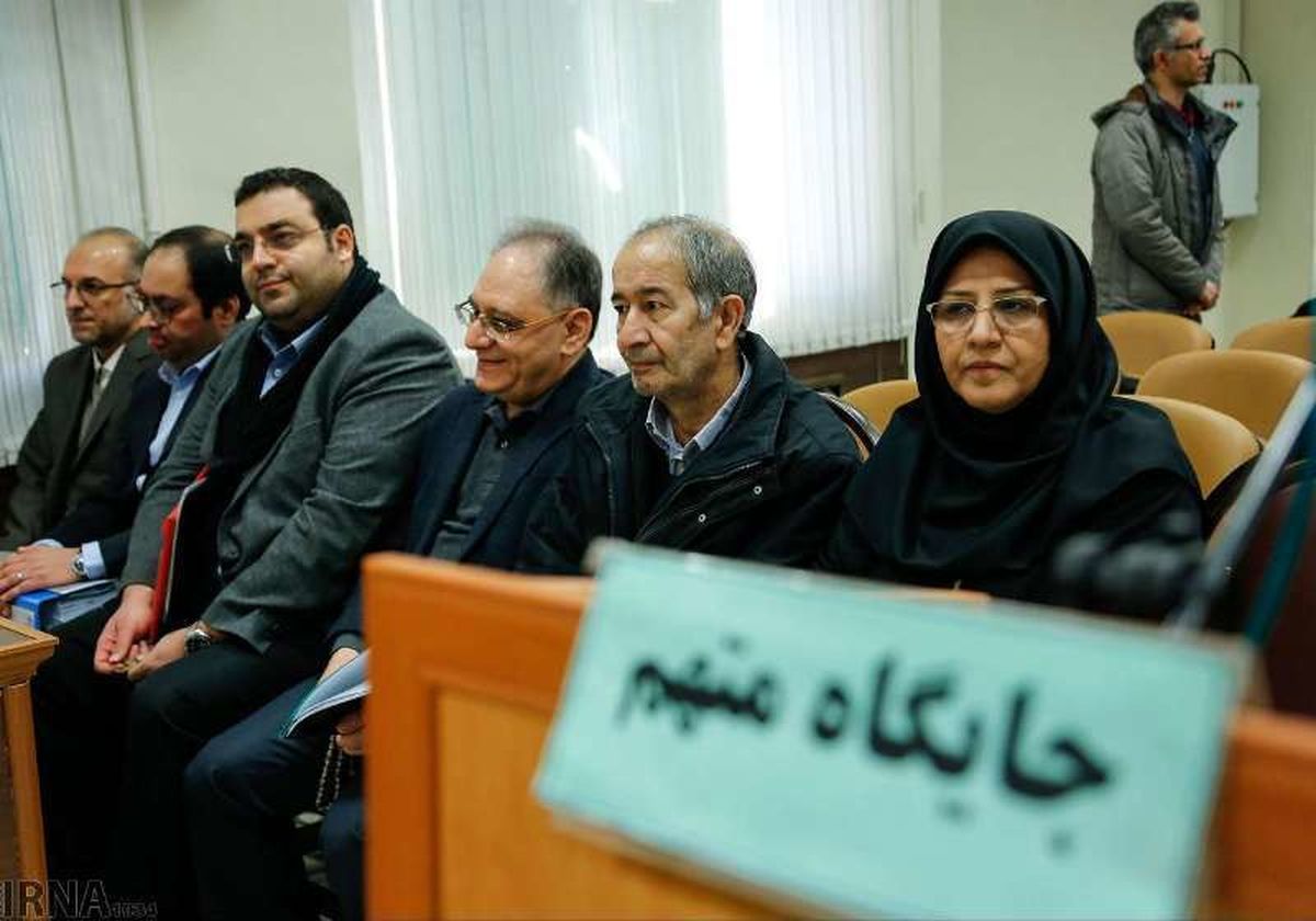 قاضی خطاب به متهم شرکت بازرگانی پتروشیمی: بگویید از کی دستور میگرفتید، شاید تبرئه شدید
