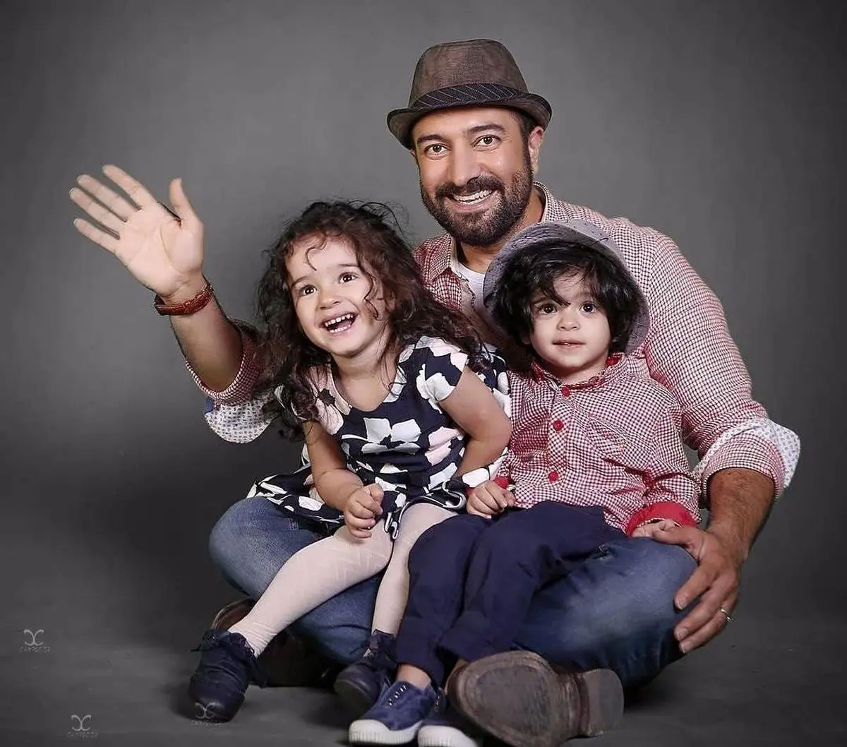 گریه و دلتنگی پسر مجید صالحی برای پدرش+ویدئو