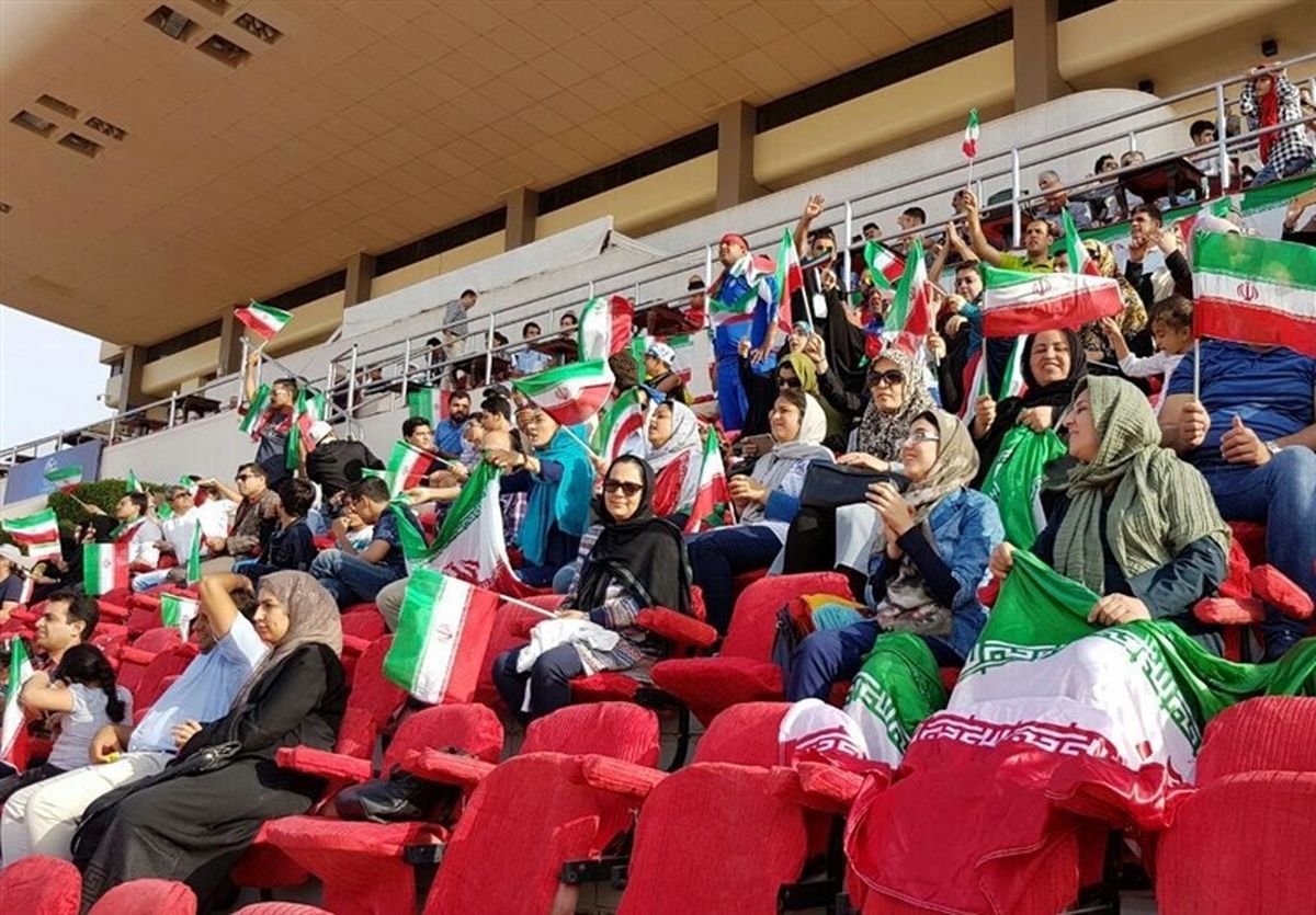 تبریک پرسپولیسیها به استقلال خوزستان/ شادی با پرچم ایران در رختکن + تصاویر
