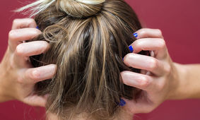 چطور موهای خود را دیتاکس کنیم تا از شر چربی، پوسته و شوره خلاص شویم؟