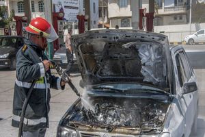 آتش گرفتن یک خودروی سواری در جایگاه سوخت + فیلم