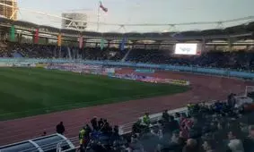 دور کردن هواداران از ورزشگاه و شادی نکردن گلزن پدیده