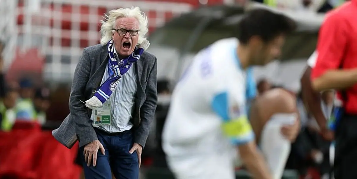 درگیری لفظی شفر با چند هوادار/دانشگر روی نیمکت گریه کرد