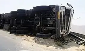 واژگونی مرگبار تریلی حامل نفت سیاه در محور بروجرد- اراک