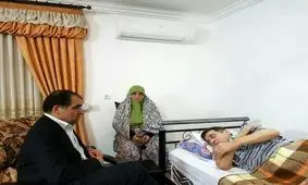 عیادت وزیر بهداشت از جانباز ۷۰ درصد مازندرانی