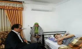 عیادت وزیر بهداشت از جانباز ۷۰ درصد مازندرانی