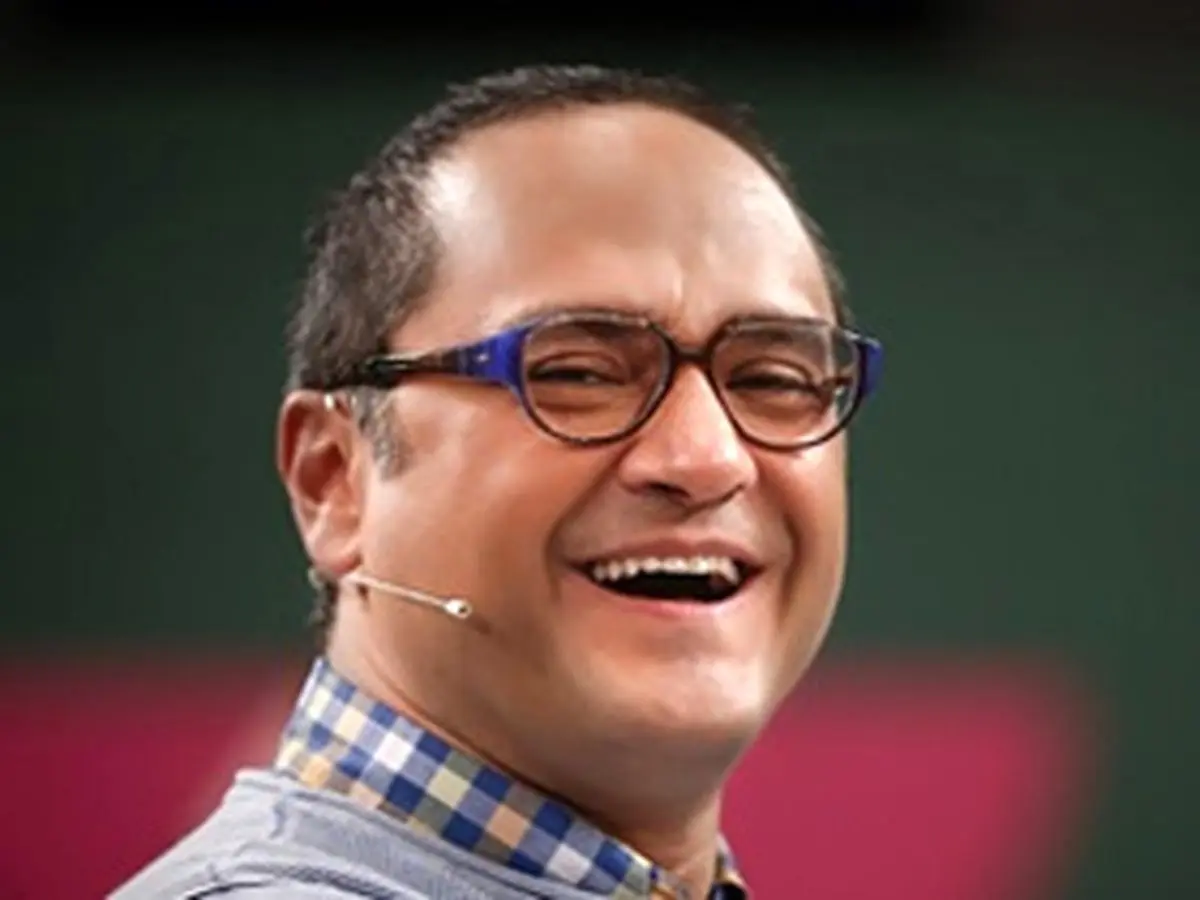 رامبد جوان در کنار مردم مناطق سیل زده خوزستان+عکس