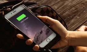 ۱۰ اشتباه رایجی که از عمر تلفن همراهتان می‌کاهد