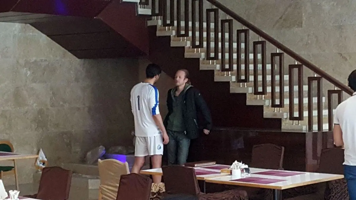 جلسه سرنوشت ساز در لابی هتل