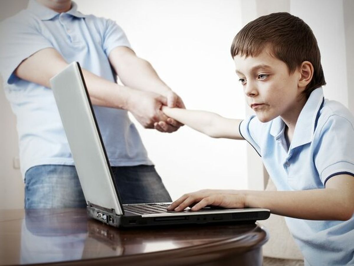 انگلیس از کودکان در فضای آنلاین محافظت می کند